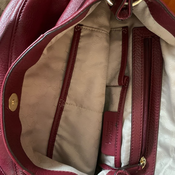 Handbag- maroon color handbag - Picture 3 of 4